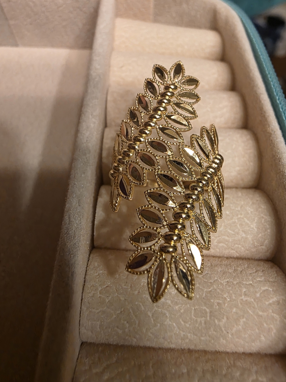 18k Gold Leaf Filigree Women's Ring W/ Stamp 750 From DUBAI